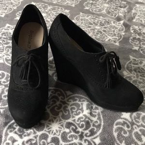 Vintage style black faux suede wedge heel boots